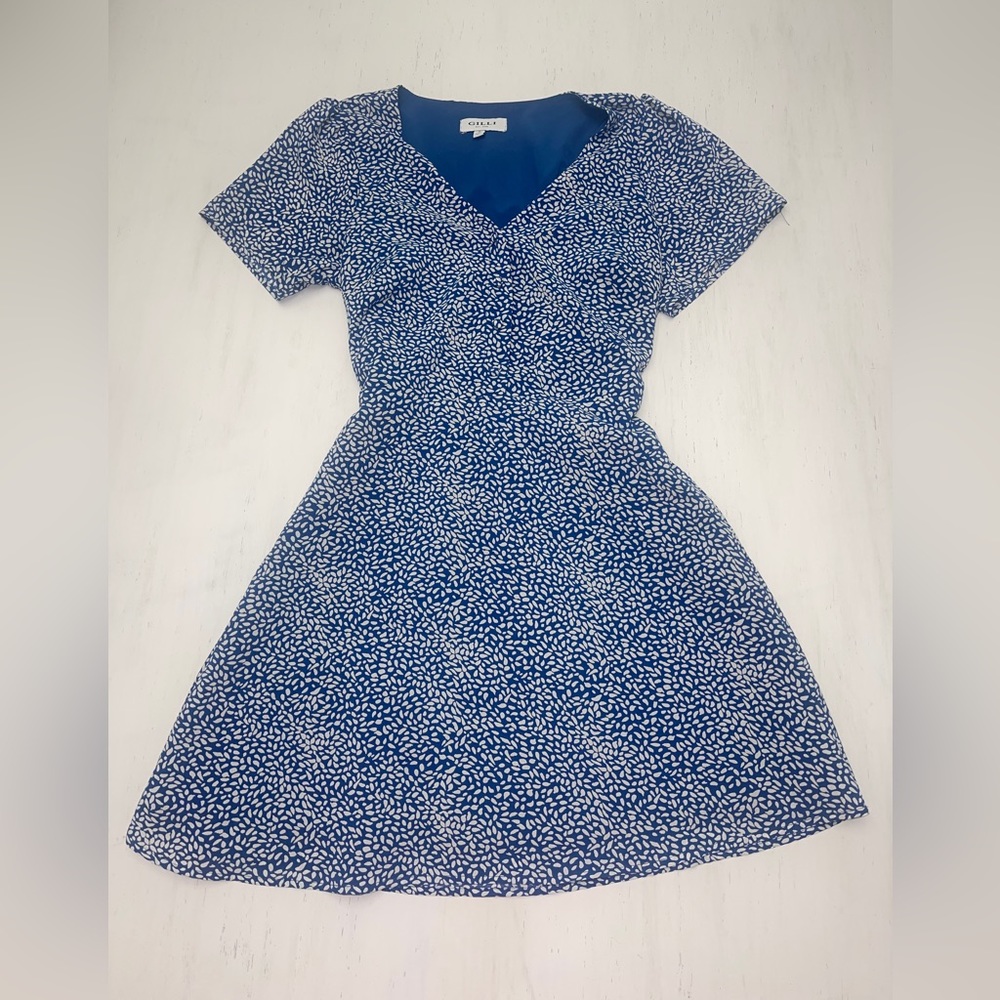Super pretty flattering dress